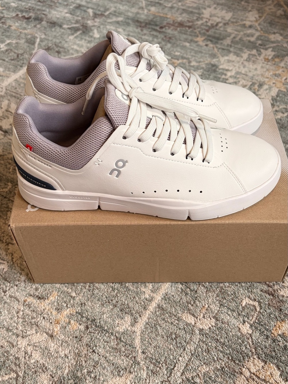 On Running The Roger Advantage White and Lilac Leather Sneakers